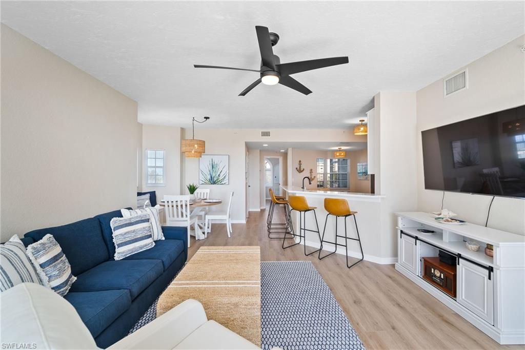 Dining room, Interior, Living room, Pendant Lights, Recessed Lighting, Wood Texture Flooring