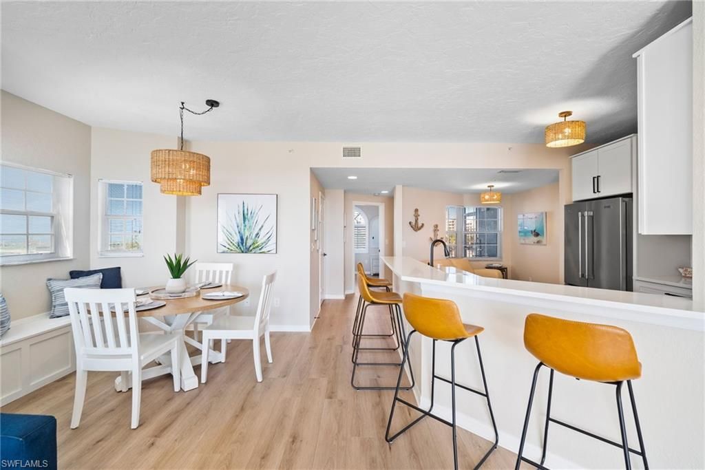 Chandelier, Dining room, Interior, Recessed Lighting, Wood Texture Flooring