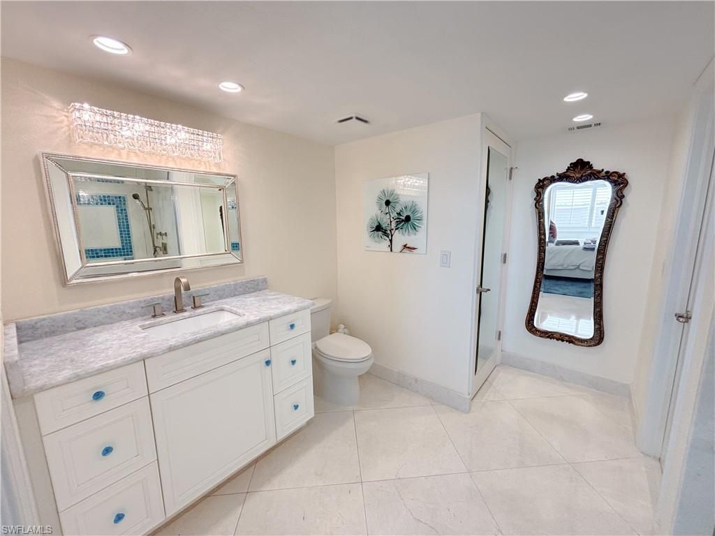 Bathroom, Interior, Recessed Lighting