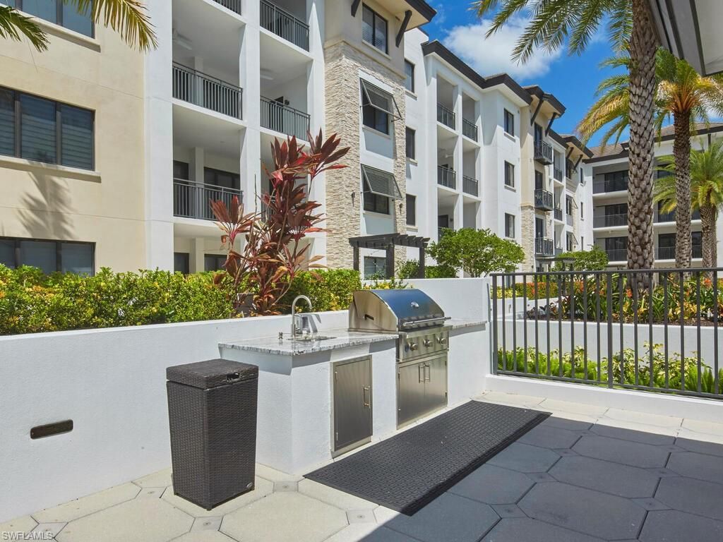 Exterior, Outdoor Kitchen