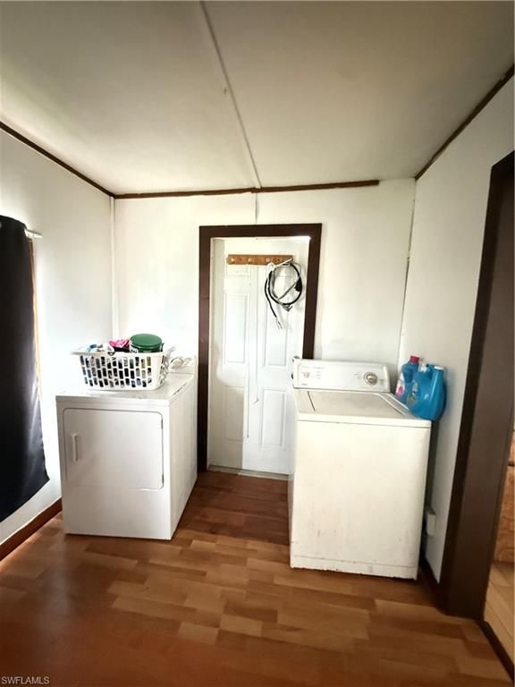 Interior, Washer, Wood Texture Flooring