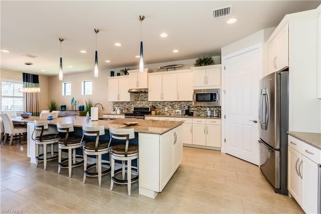 Dining room, Interior, Kitchen, Pendant Lights, Recessed Lighting, Stainless Steel Appliances