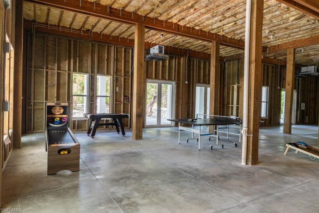 Game Room, Interior, Wooden Beams