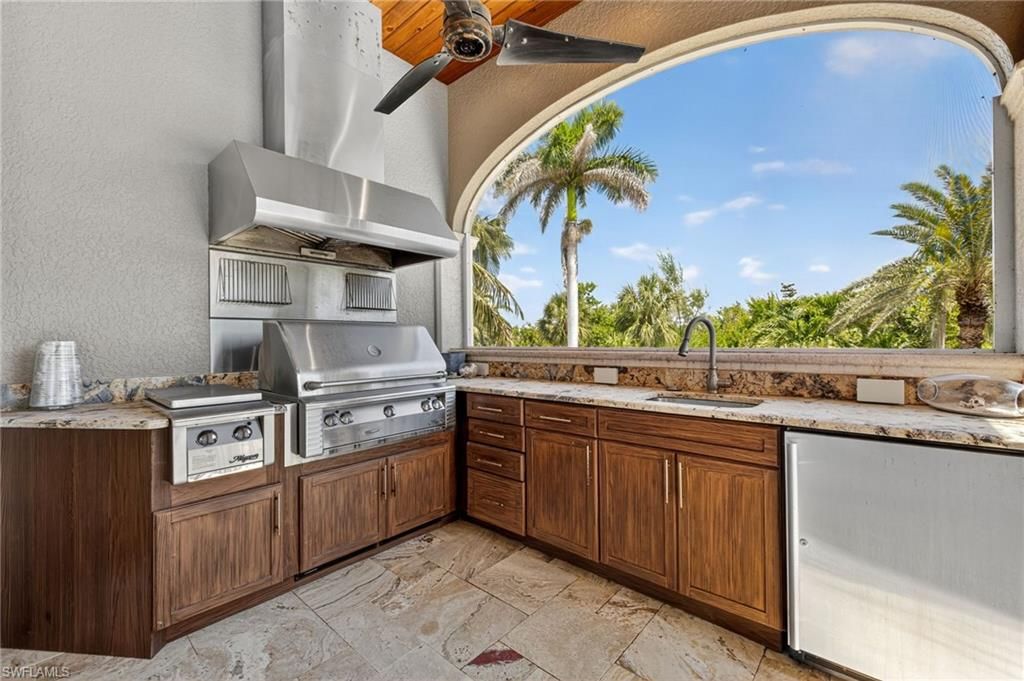 Exterior, Outdoor Kitchen, Stainless Steel Appliances