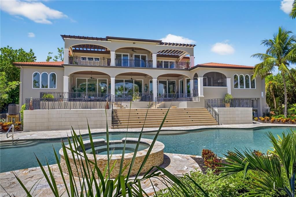 Exterior, Facade, Pool, Mediterranean