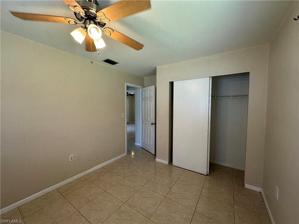 Empty room, Interior