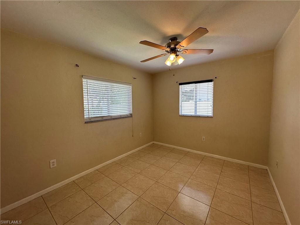 Empty room, Interior