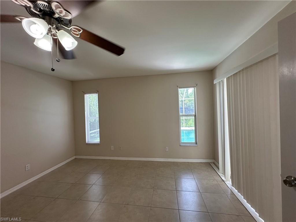 Empty room, Interior