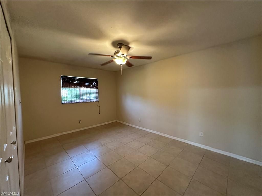 Empty room, Interior