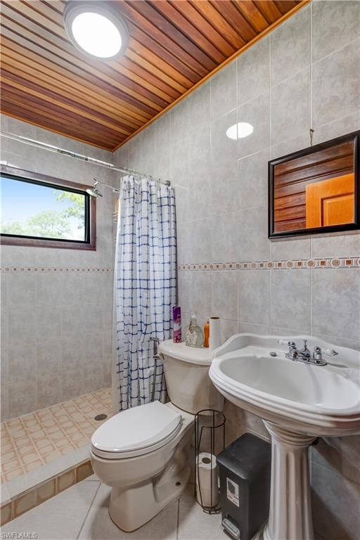 Bathroom, Interior, Recessed Lighting, Wooden Ceilings