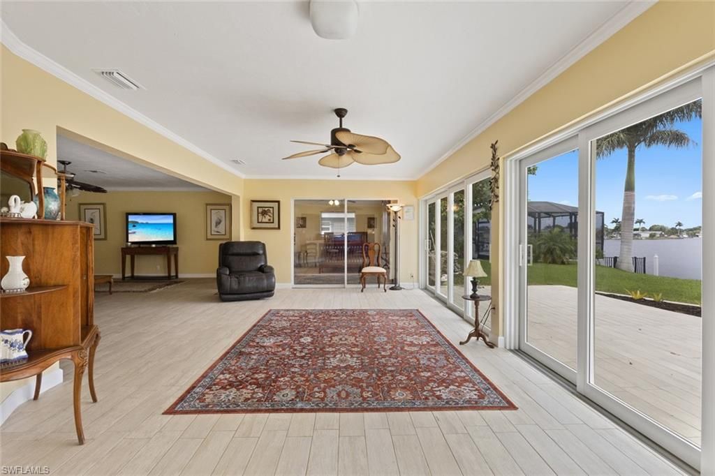 Interior, Sun Room, Water, Wood Texture Flooring