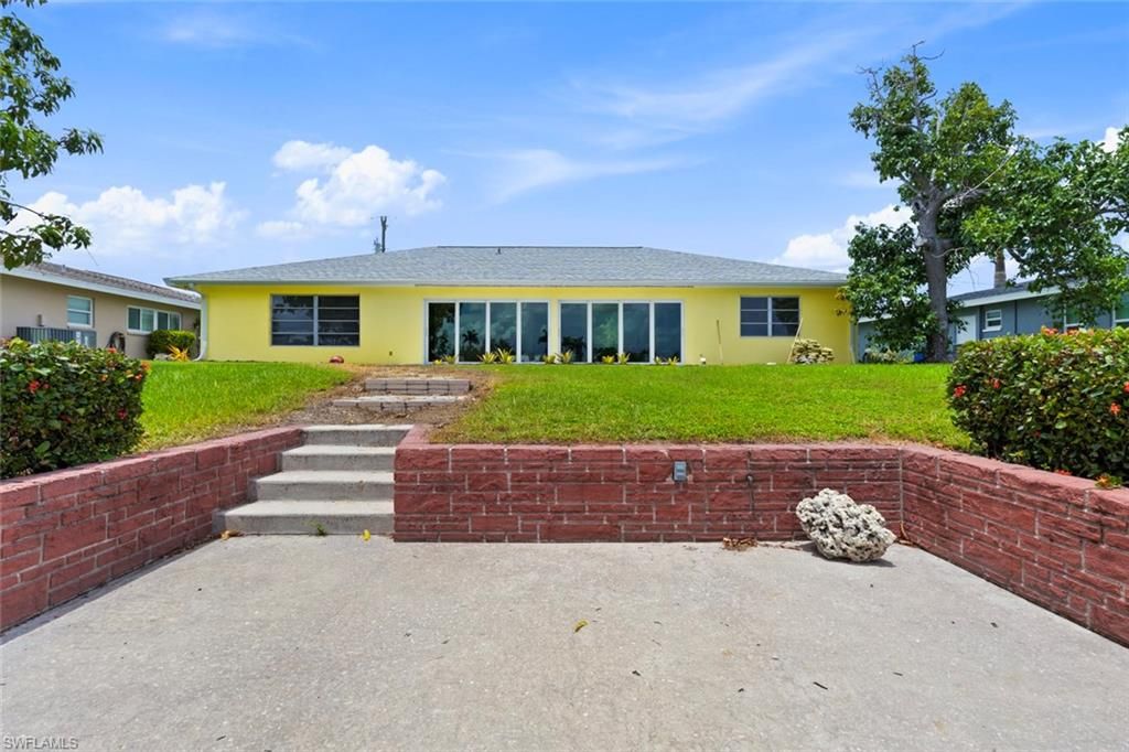 Backyard, Exterior, Facade, Ranch