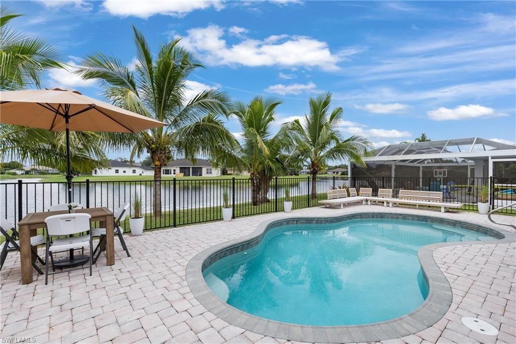Exterior, Pool, Water