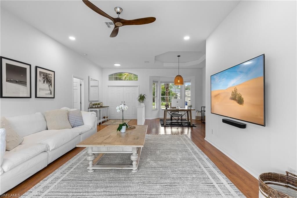 Dining room, Interior, Living room, Pendant Lights, Recessed Lighting, Wood Texture Flooring