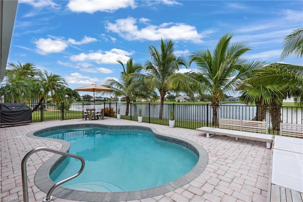 Exterior, Pool, Water