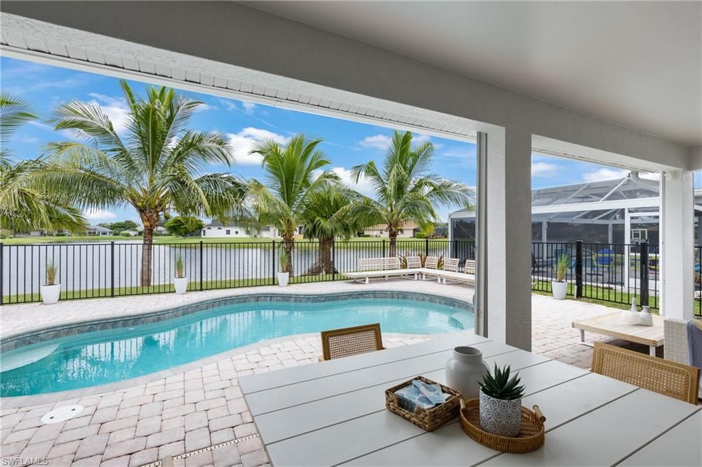 Interior, Pool, Sun Room, Water