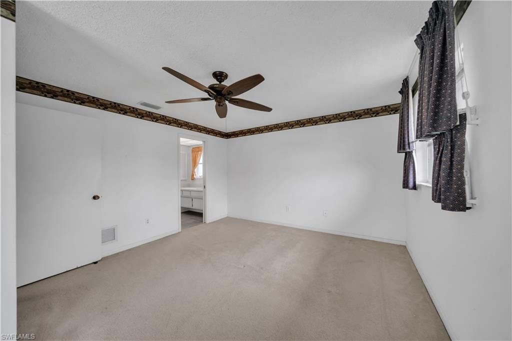 Empty room, Interior