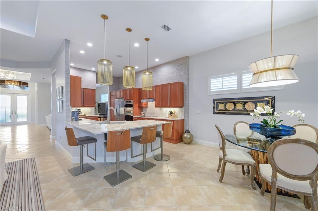 Dining room, Interior, Kitchen, Pendant Lights, Recessed Lighting, Stainless Steel Appliances