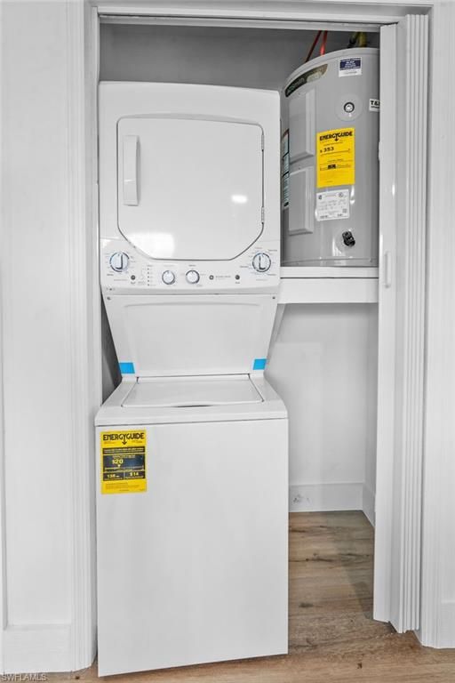 Interior, Utility Closets, Washer, Wood Texture Flooring