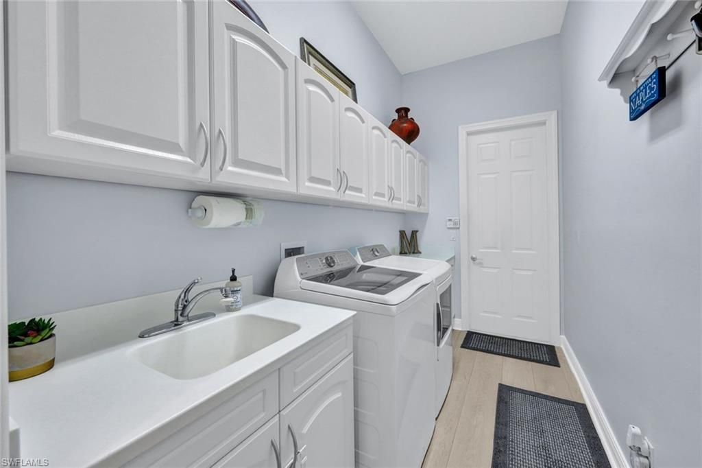 Interior, Washer, Wood Texture Flooring