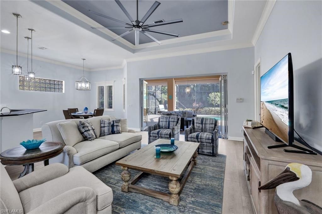 Dining room, Interior, Living room, Pendant Lights