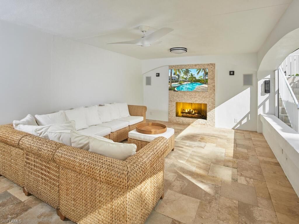 Fireplace, Interior, Living room