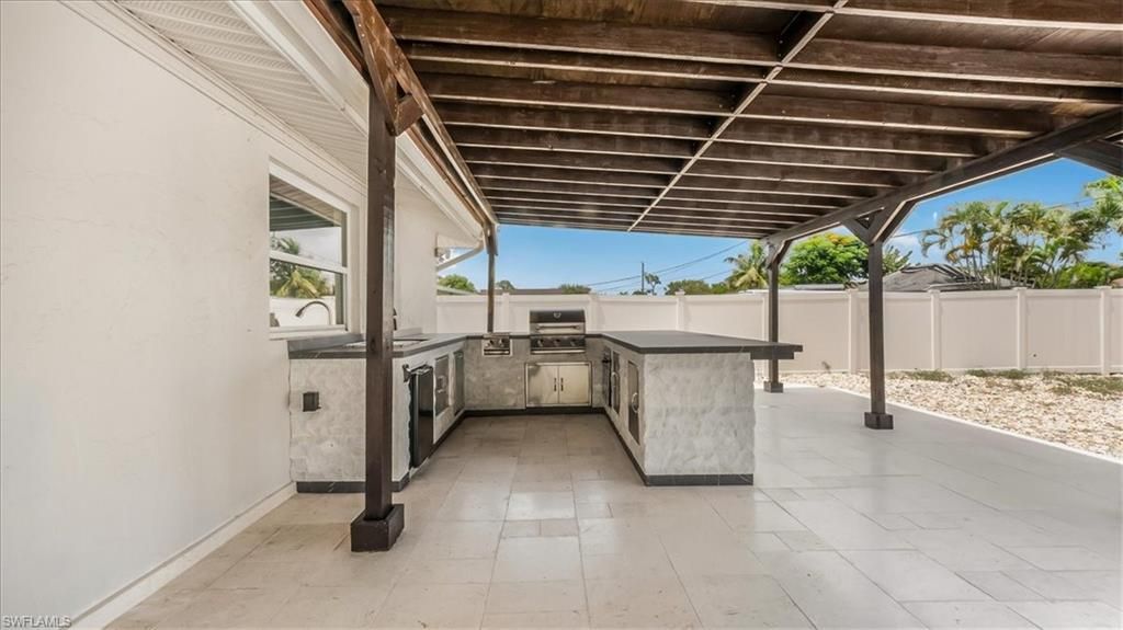Exterior, Outdoor Kitchen