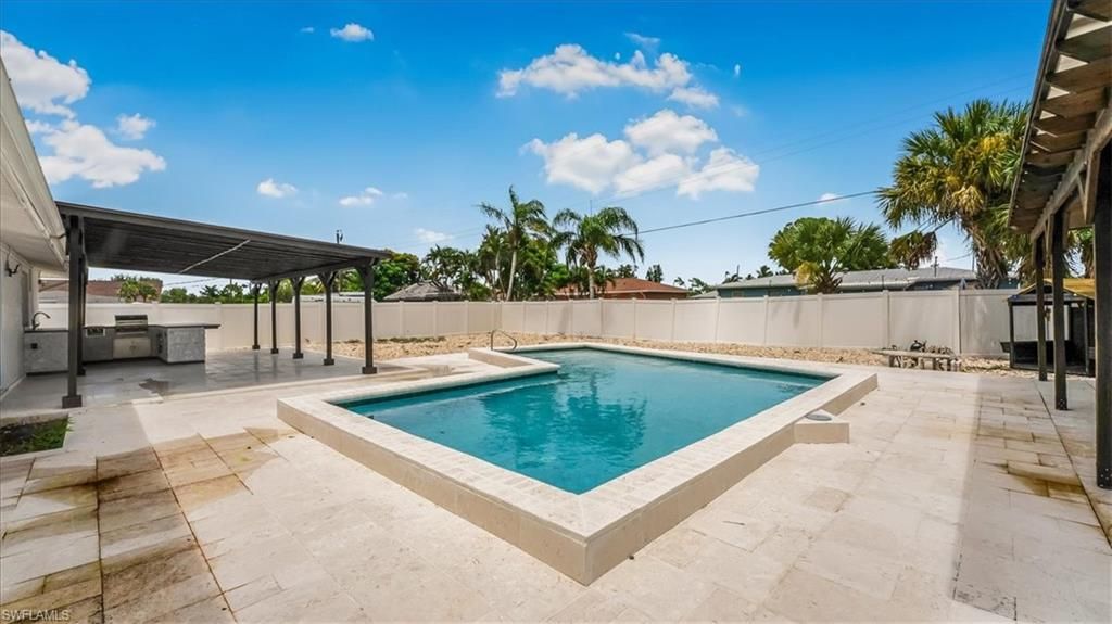Exterior, Pool