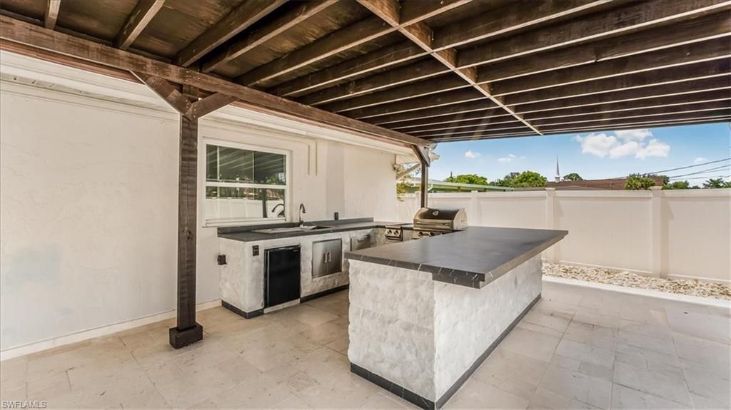 Exterior, Outdoor Kitchen