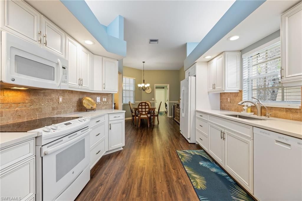 Chandelier, Dining room, Interior, Kitchen, Recessed Lighting, Wood Texture Flooring