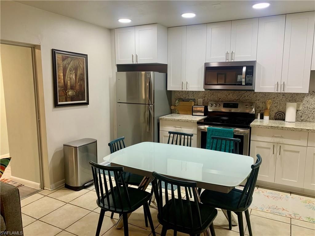 Dining room, Interior, Kitchen, Recessed Lighting, Stainless Steel Appliances