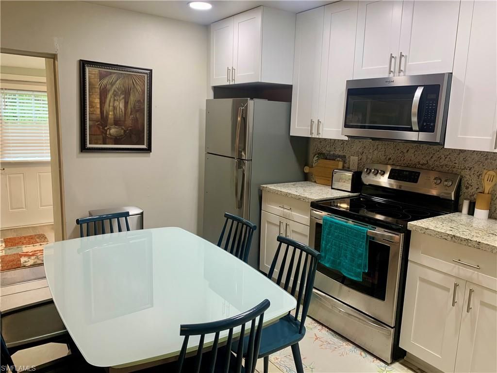 Dining room, Interior, Kitchen, Recessed Lighting, Stainless Steel Appliances