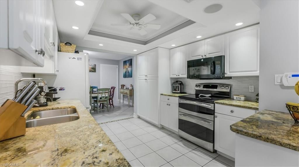 Dining room, Interior, Kitchen, Recessed Lighting, Stainless Steel Appliances