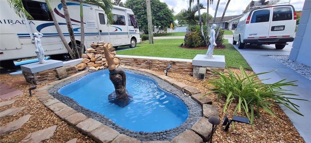 Exterior, Pool
