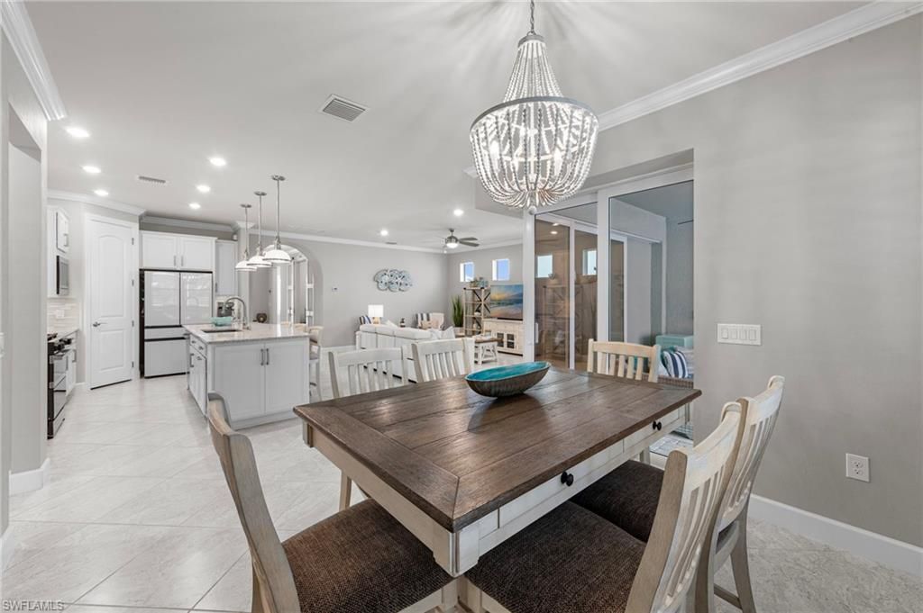 Dining room, Interior, Living room, Pendant Lights