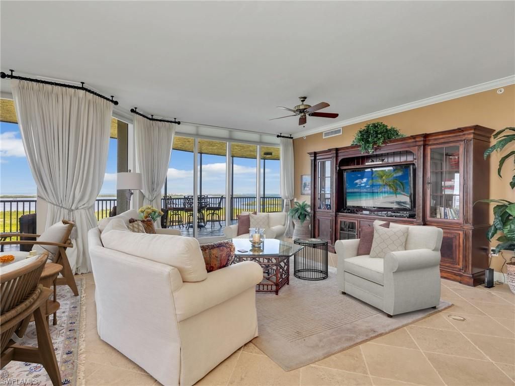 Interior, Living room, Water