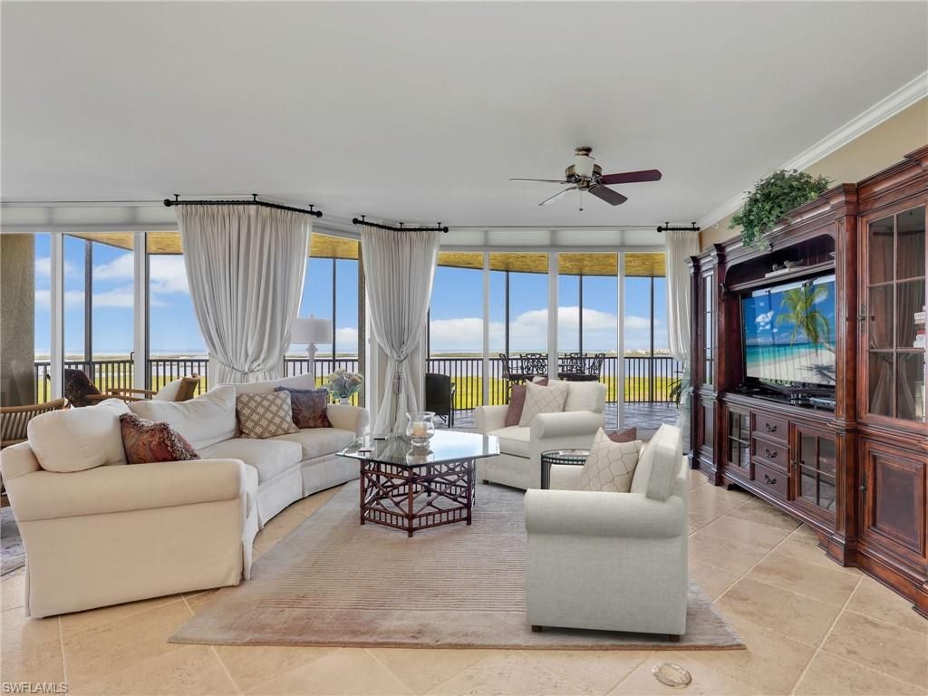 Interior, Living room, Water