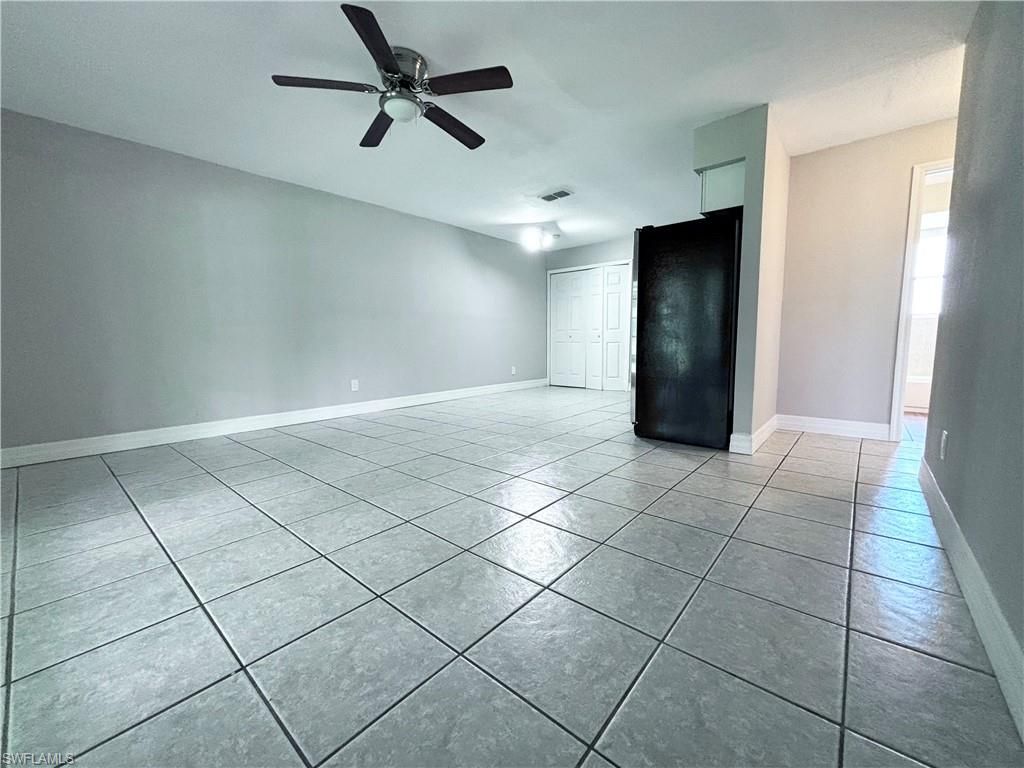 Empty room, Interior