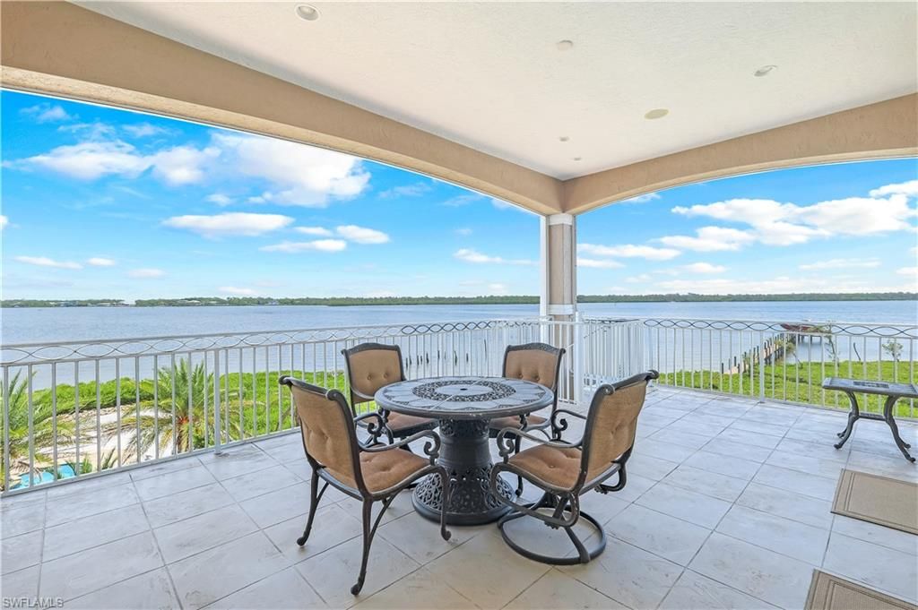 Exterior, Recessed Lighting, Water