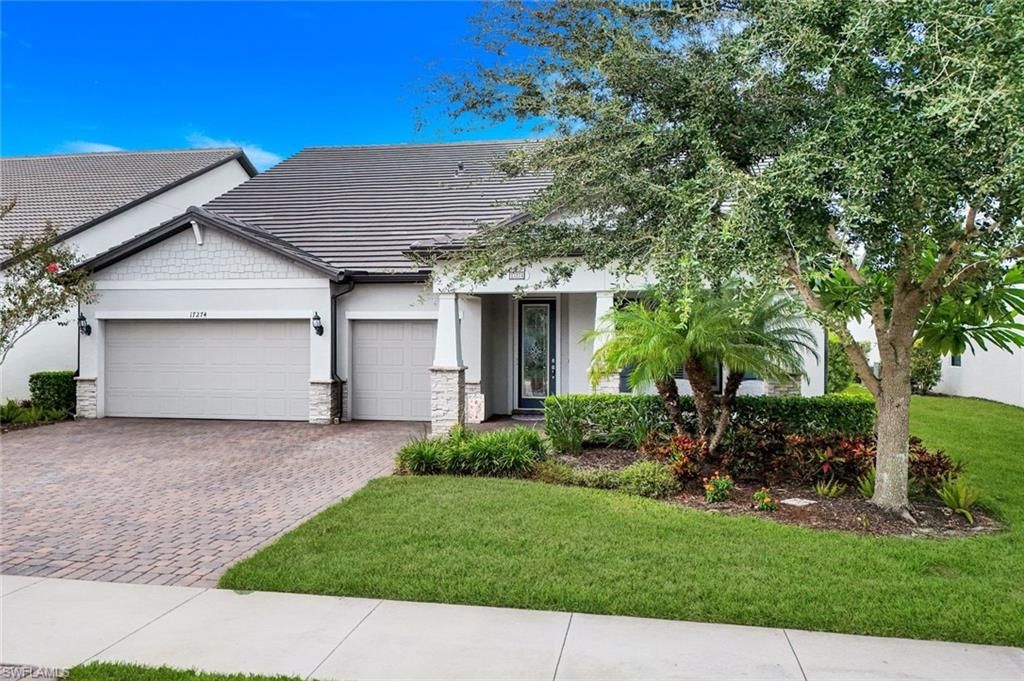 Attached, Exterior, Facade, Ranch