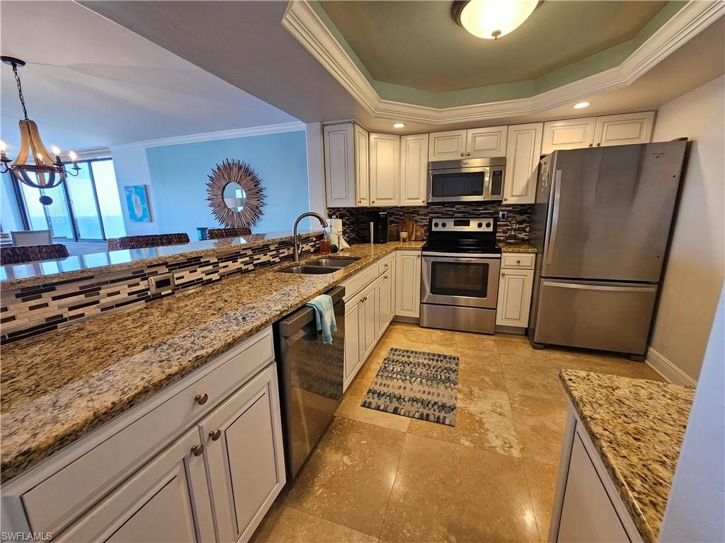 Chandelier, Interior, Kitchen, Recessed Lighting, Stainless Steel Appliances