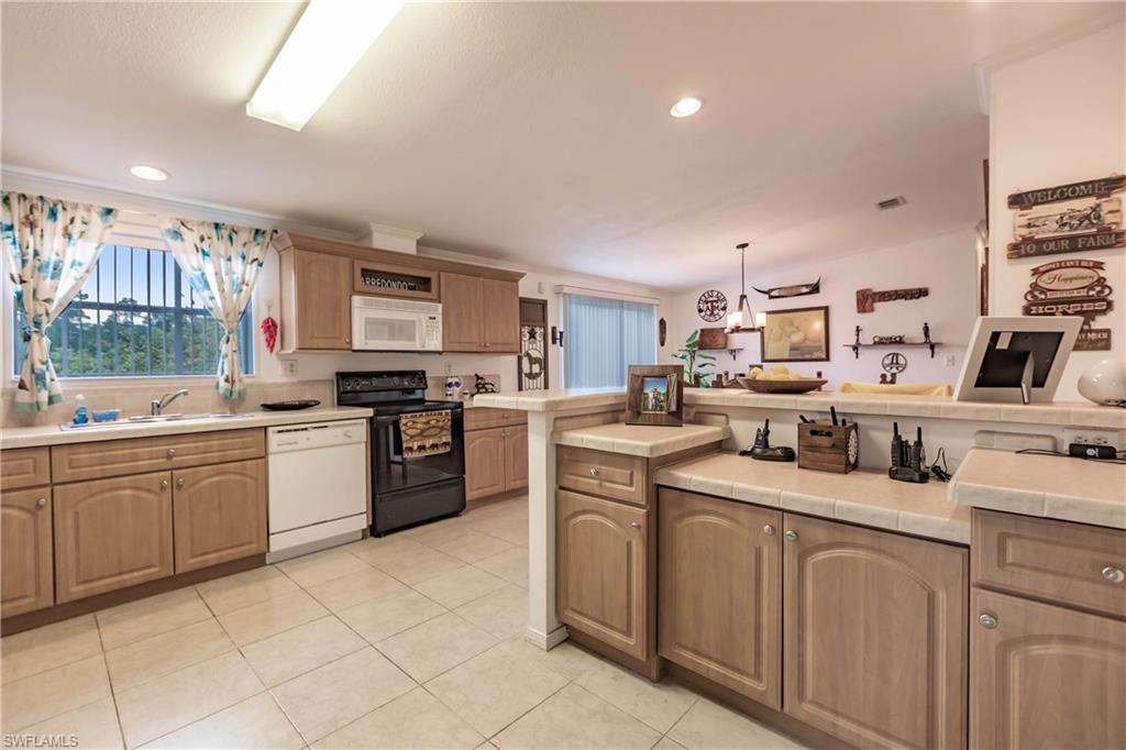 Interior, Kitchen, Pendant Lights, Recessed Lighting, Tile Countertops