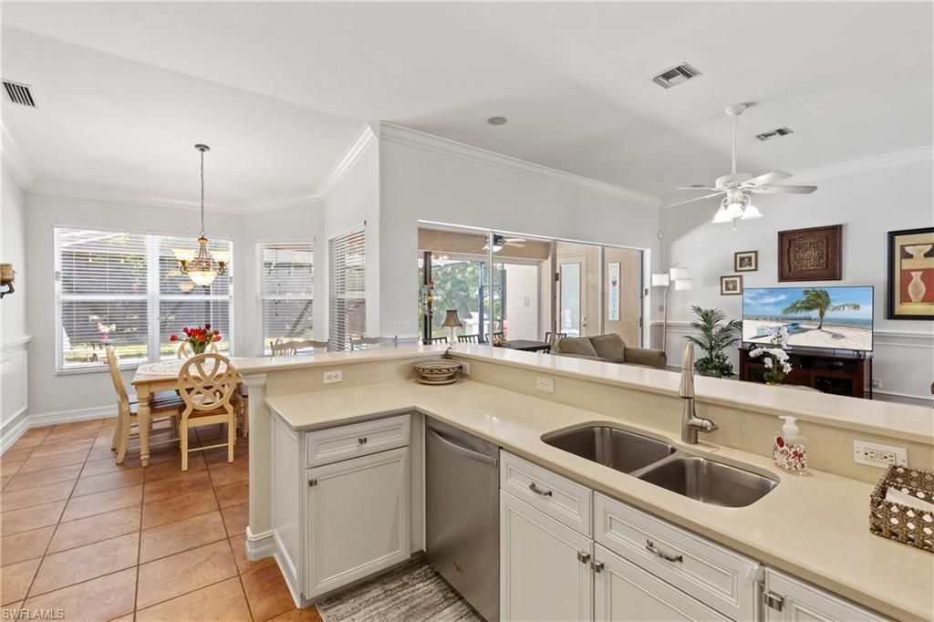 Chandelier, Dining room, Interior, Kitchen, Living room, Pendant Lights