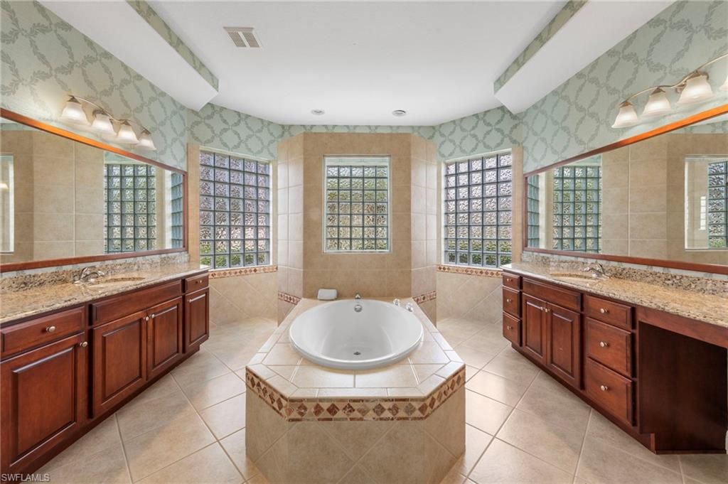 Bathroom, Dual Sink Vanities, Interior
