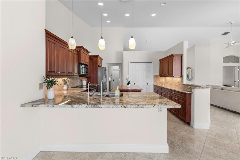 Interior, Kitchen, Living room, Pendant Lights, Recessed Lighting, Stainless Steel Appliances