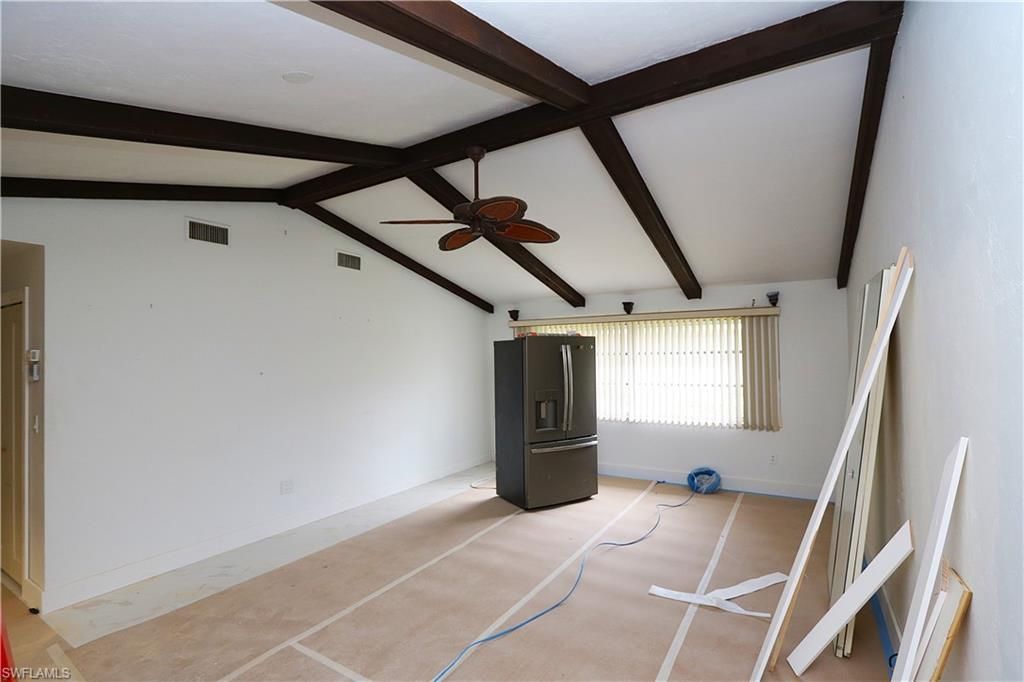 Empty room, Interior, Wooden Beams