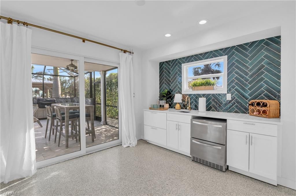 Dining room, Interior, Kitchen, Recessed Lighting, Stainless Steel Appliances