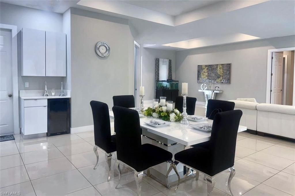 Dining room, Interior