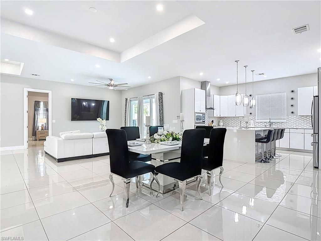 Dining room, Interior, Kitchen, Living room, Pendant Lights, Recessed Lighting