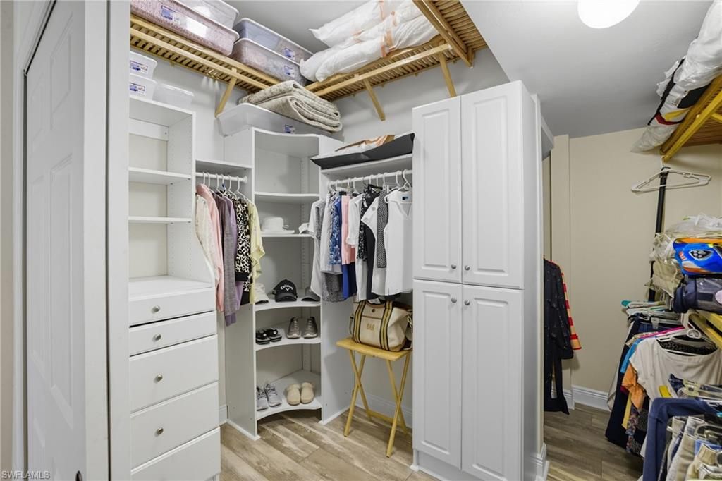 Interior, Walk-in Closets, Wood Texture Flooring